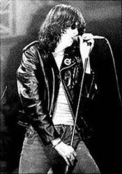 Découper gratuitement les chansons Joey Ramone en ligne.